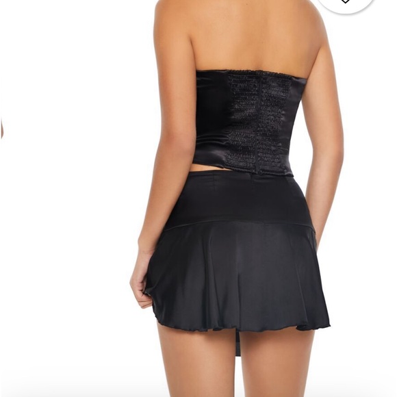 Forever 21 Black rose top - Picture 2 of 2